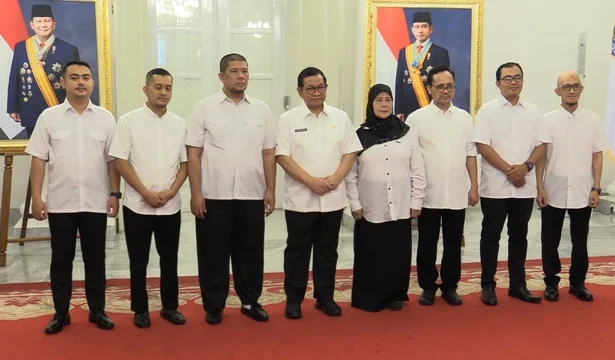 Gubernur Jakarta Pramono Anung melantik Komisoner Komisi Penyiaran Informasi Daerah (KPID) Provinsi DKI Jakarta Periode 2025-2028 di Balai Kota Jakarta, Rabu (17/12/2025).